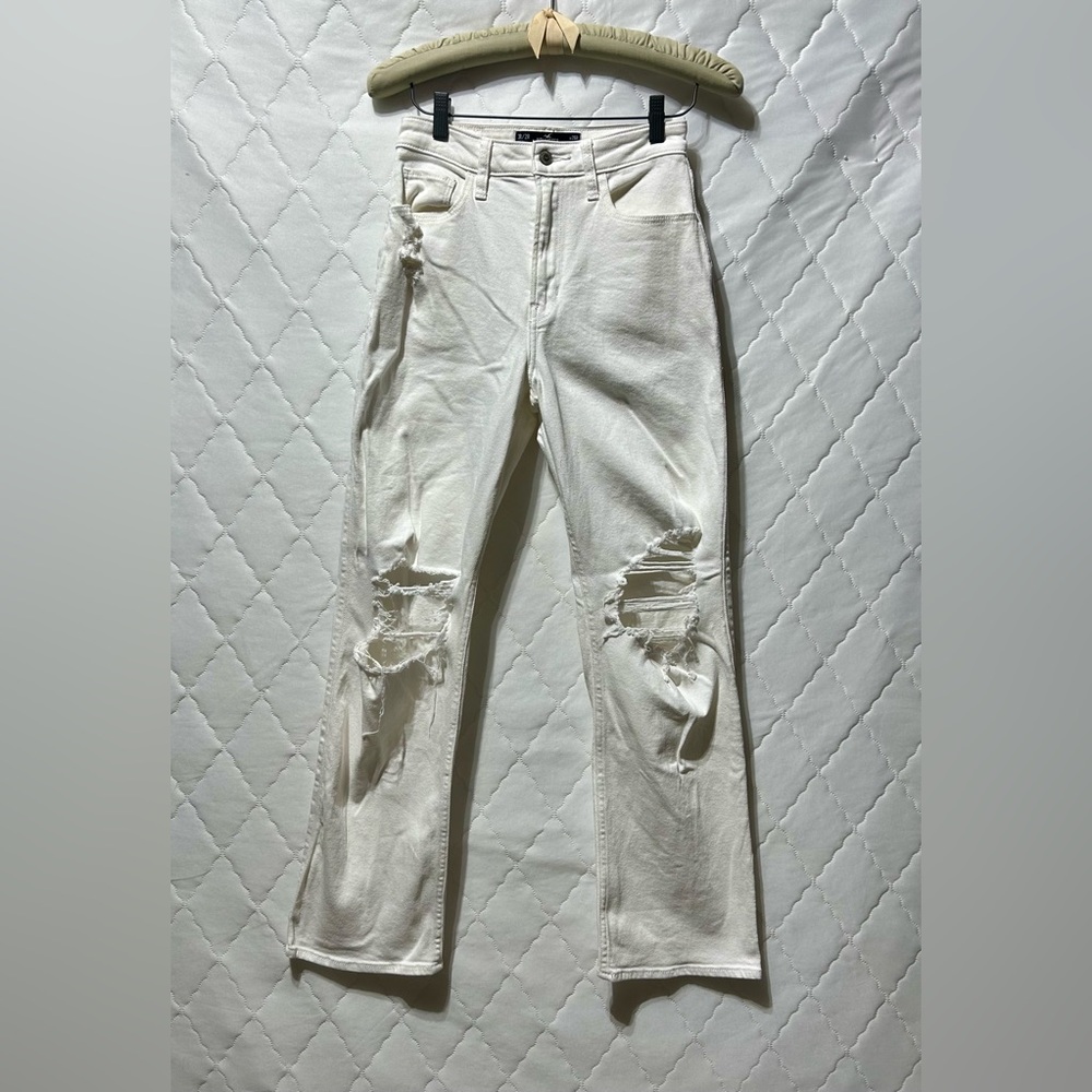 Hollister Women’s Jeans White Size 3R w26R Stretch Distressed Flare Leg Bottom